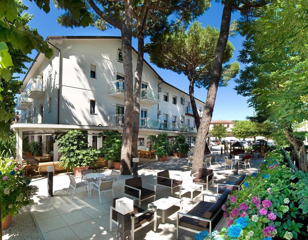 Hotel Trieste チェルヴィア エクステリア 写真