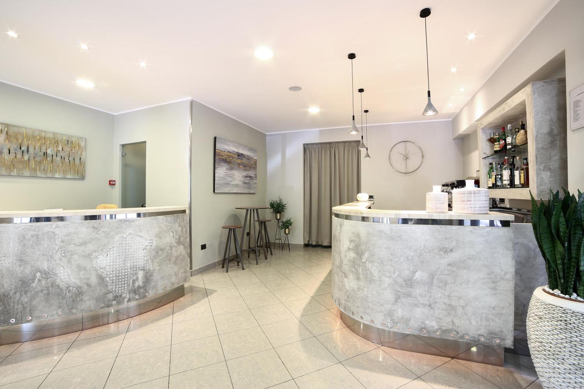 Hotel Trieste チェルヴィア エクステリア 写真