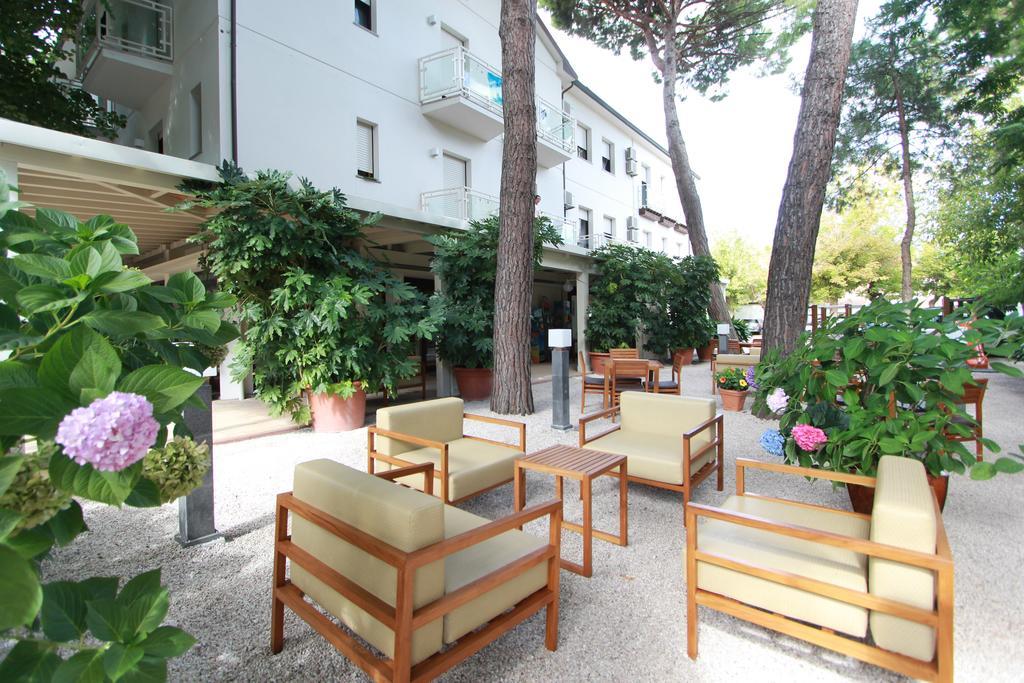 Hotel Trieste チェルヴィア エクステリア 写真
