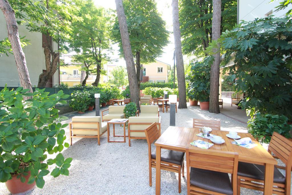 Hotel Trieste チェルヴィア エクステリア 写真